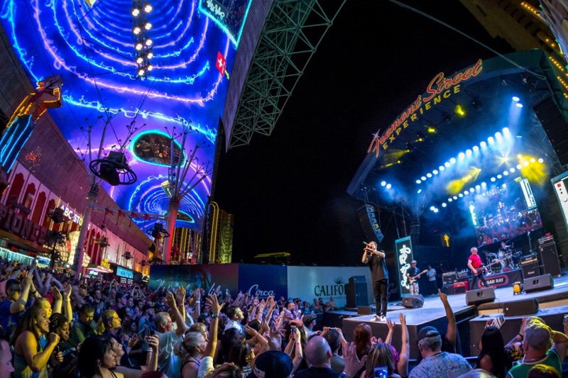 Viva Vision playing during a Sugar Ray concert