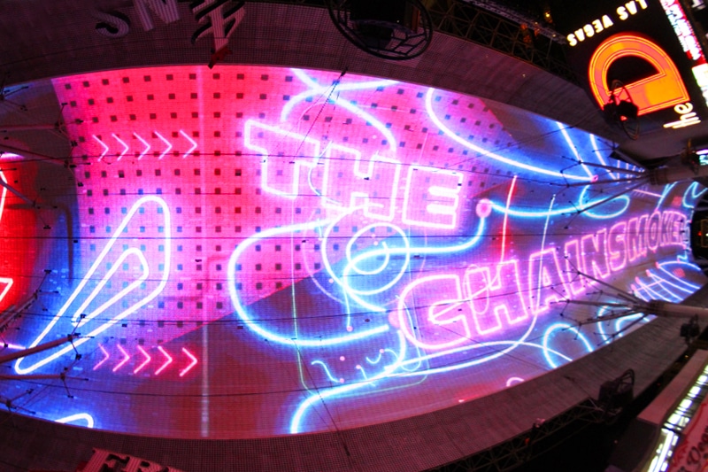 Chainsmokers light show